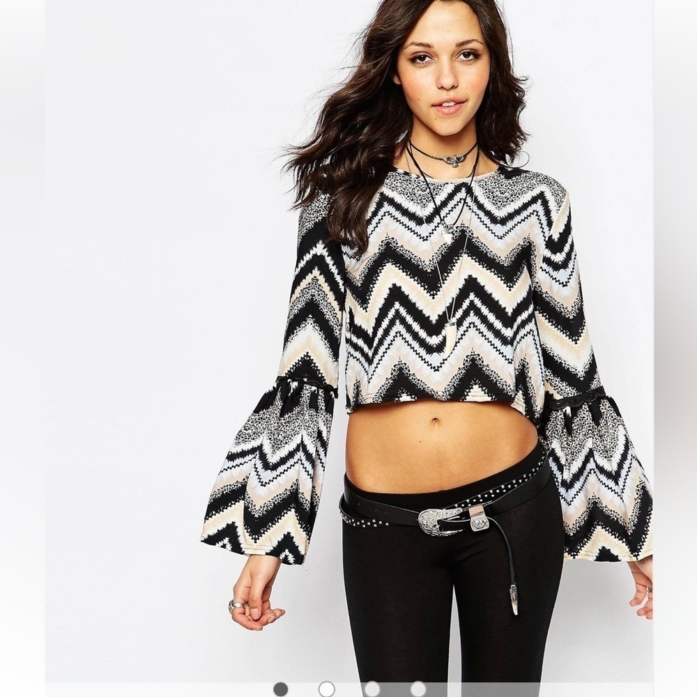 MILK IT Vintage Bell Sleeve Hippie Festival Top In 70's Zig Zag Print Size L